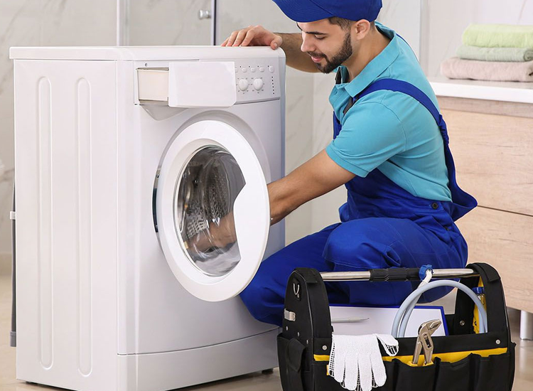 tecnico assistenza electrolux greco fa un preventivo